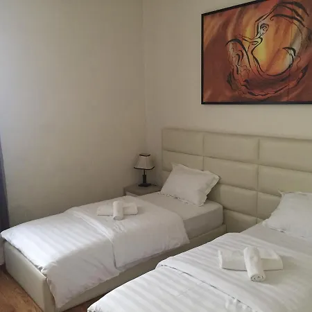 Living 3* Tirana
